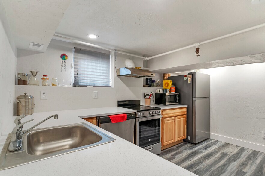 More Photos Of 1705 Commercial St SE, Salem Office Residential For Sale