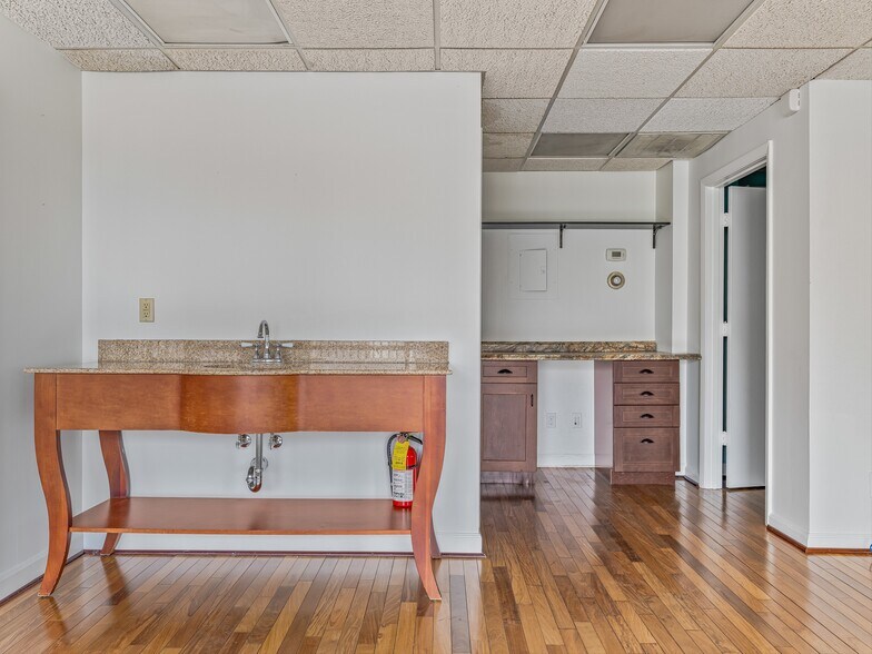 More Photos Of 70 Wall St, Asheville Office For Lease