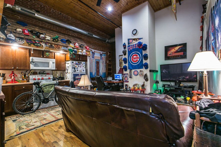 More Photos Of 163 Main St, Dubuque Restaurant For Sale