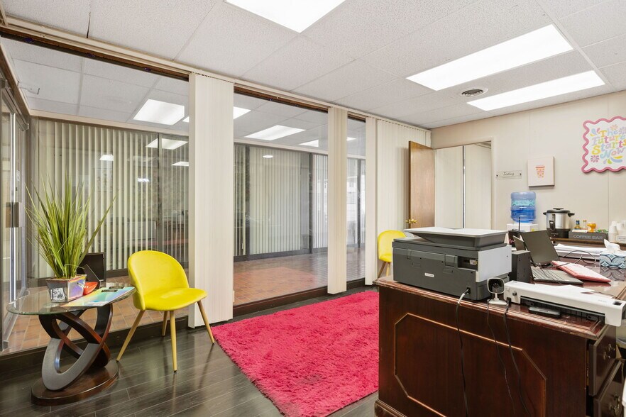 More Photos Of 1900 N Macarthur Blvd, Oklahoma City Office For Sale
