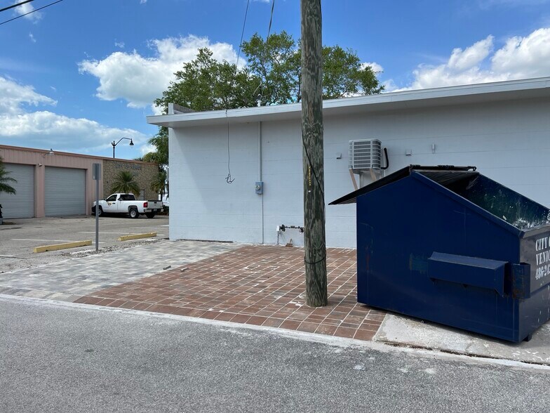 More Photos Of 448 E Venice Ave, Venice Freestanding For Lease