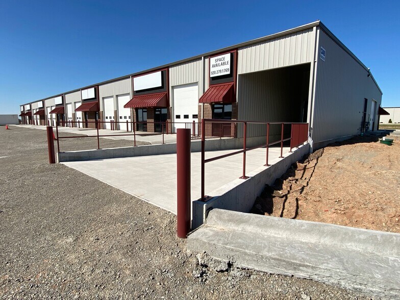 More Photos Of 1335 Plainview Dr, Oshkosh Warehouse For Lease