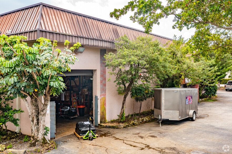 More Photos Of 6500 NW 16th St, Plantation Warehouse For Lease
