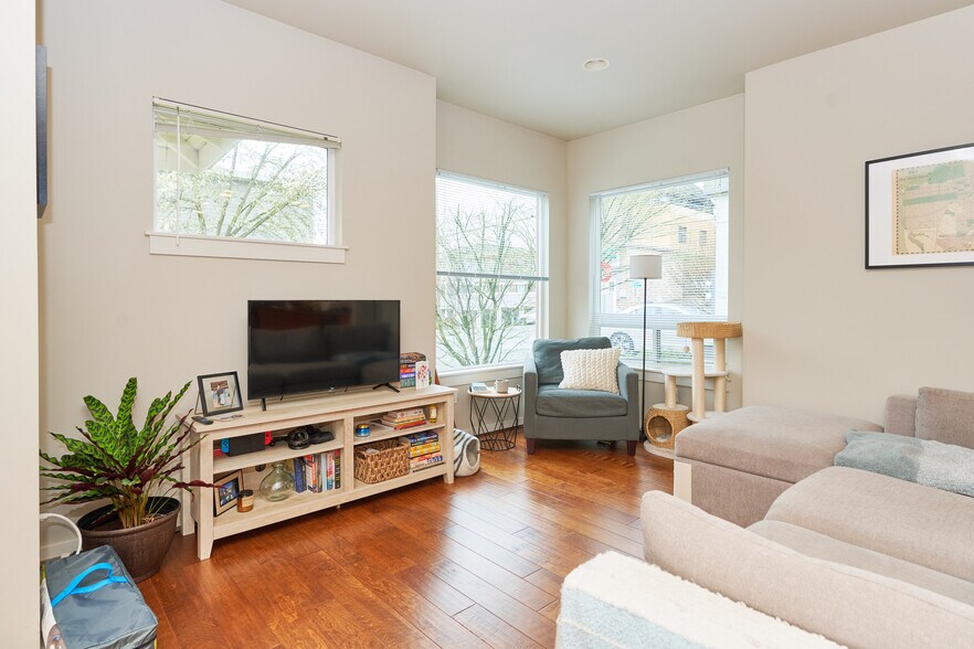 More Photos Of 554 Prospect St, Seattle Multifamily For Sale