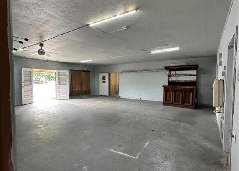 More Photos Of 1521 Lee Road 379, Smiths Station Freestanding For Sale