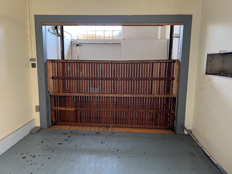 More Photos Of 223 SE 3rd Ave, Portland Warehouse For Sale