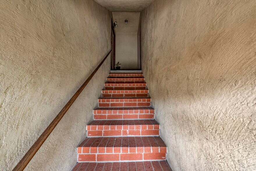 More Photos Of 15609 Ronda St, San Lorenzo Apartments For Sale