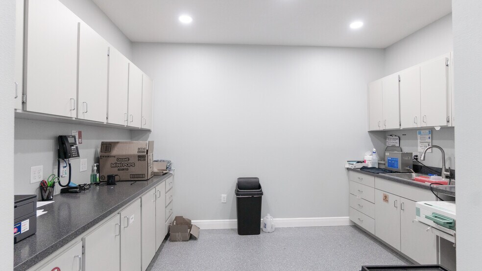 More Photos Of 37810 Medical Arts Ct, Zephyrhills Medical For Sale