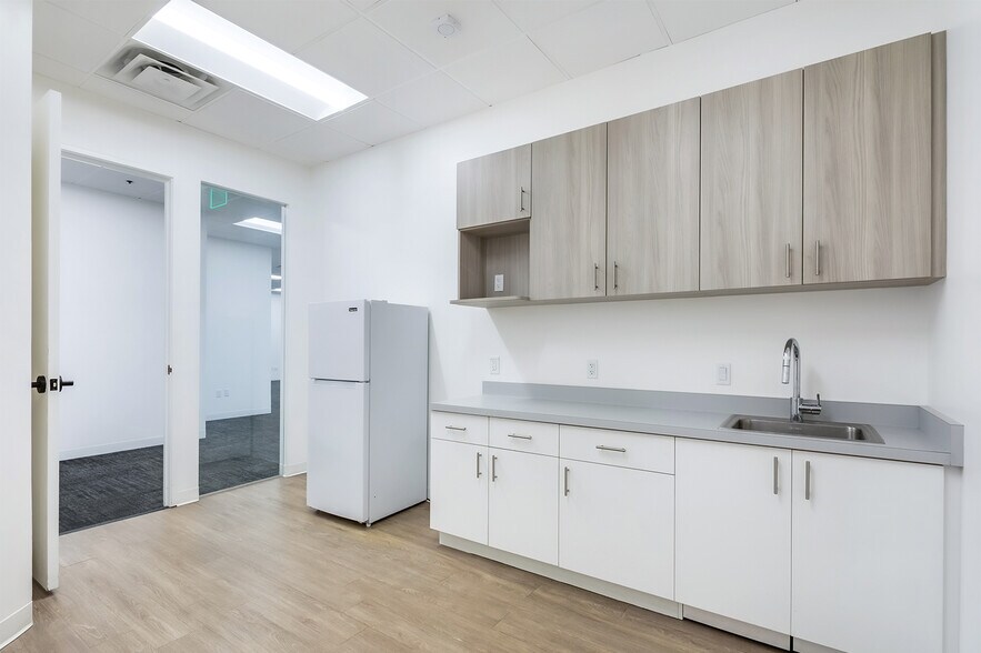 More Photos Of 6345 Balboa Blvd, Encino Office For Sale