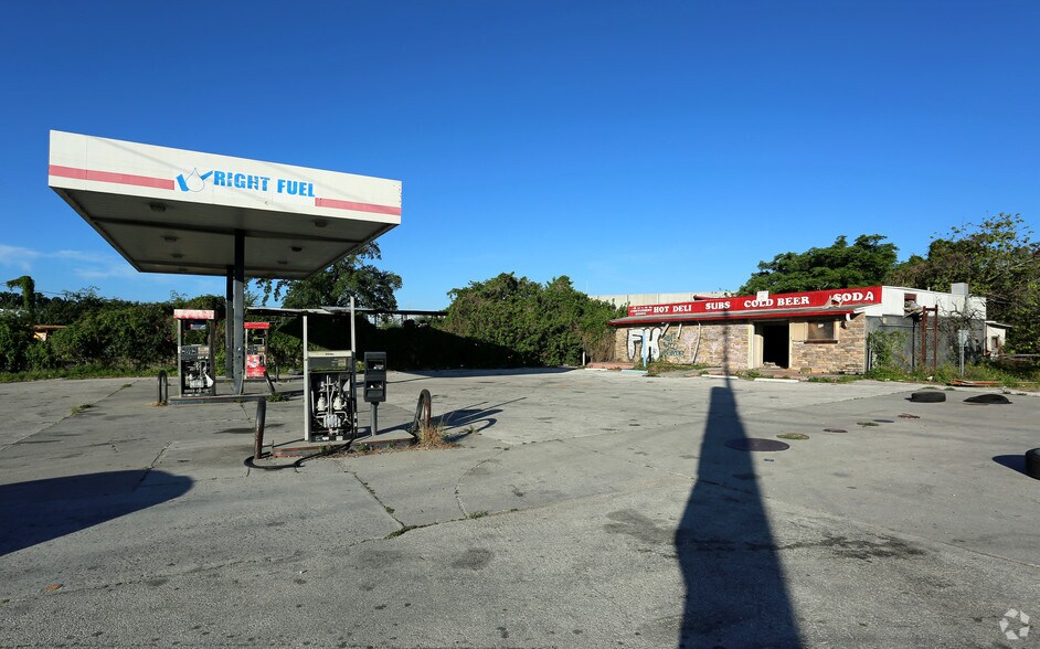 Primary Photo Of 2658 Overland Rd, Apopka Service Station For Lease