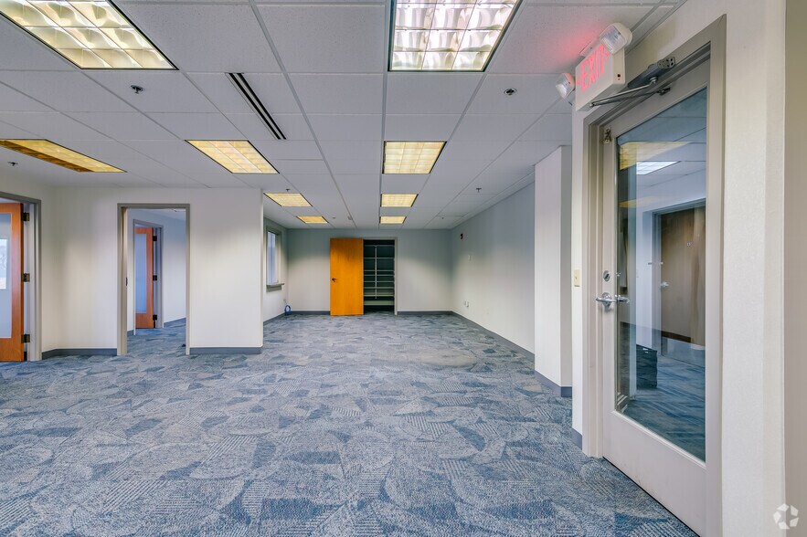 More Photos Of 2675 N Mayfair Rd, Wauwatosa Office For Lease