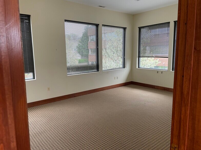 More Photos Of 2401 York Rd, Timonium Medical For Sale