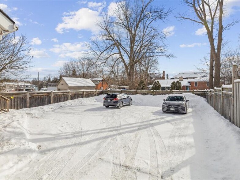 More Photos Of 294 Dundas St, Hamilton Freestanding For Sale