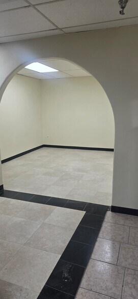 More Photos Of 5401 Sligh Ave, Tampa Auto Repair For Lease