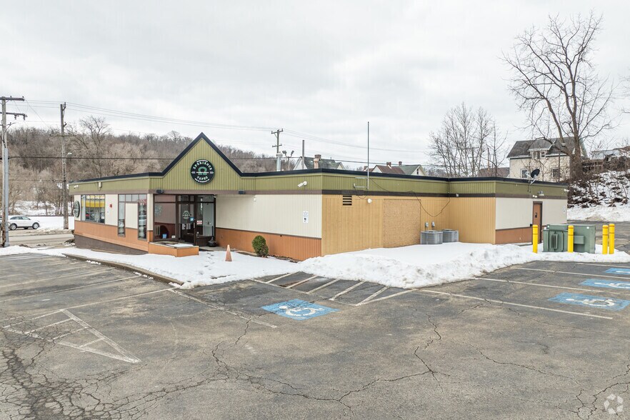 More Photos Of 875 W Chestnut St, Washington Restaurant For Sale