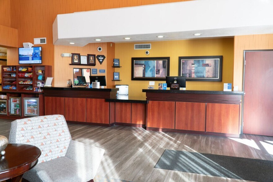 More Photos Of 480 E Shaw Ave, Fresno Hotel For Sale