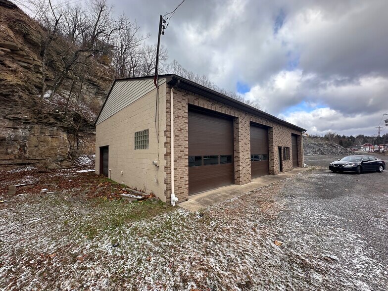 Primary Photo Of 1235 Evergreen Rd, Pittsburgh Auto Repair For Sale