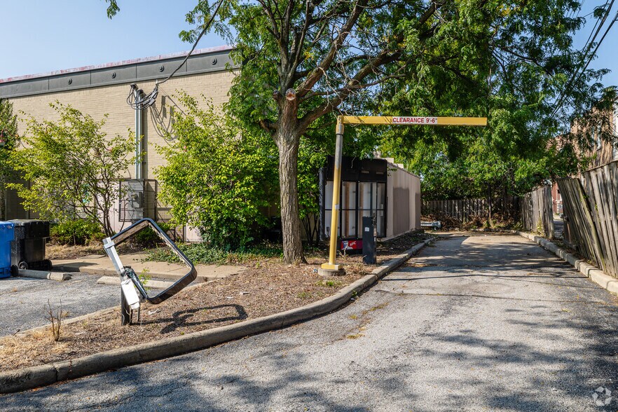 More Photos Of 1914 W 79th St, Chicago Freestanding For Sale