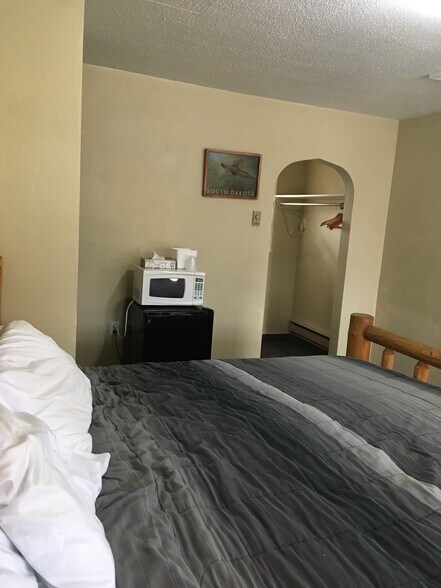 More Photos Of 105 E 5th St, Murdo Hotel For Sale