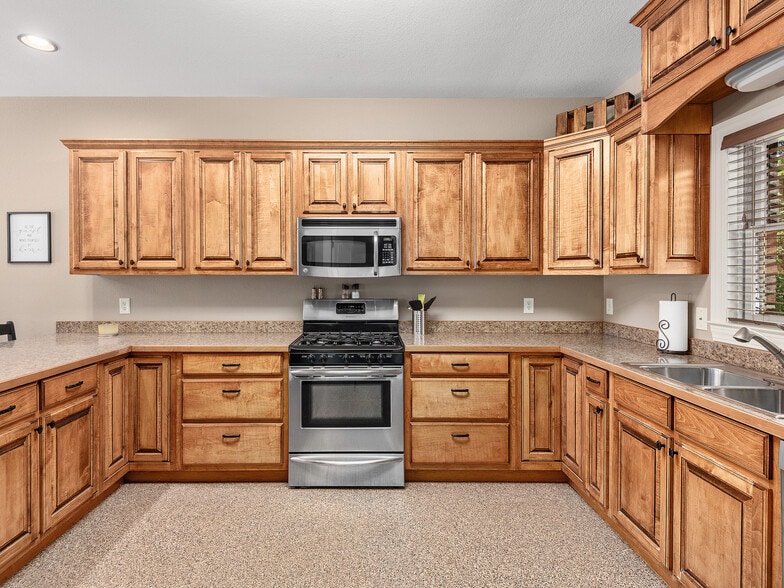 More Photos Of 355 Johnson Dr, Canton Specialty For Sale