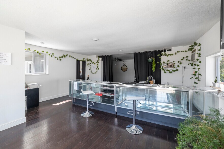 More Photos Of 521 W Kearney St, Springfield Auto Dealership For Sale