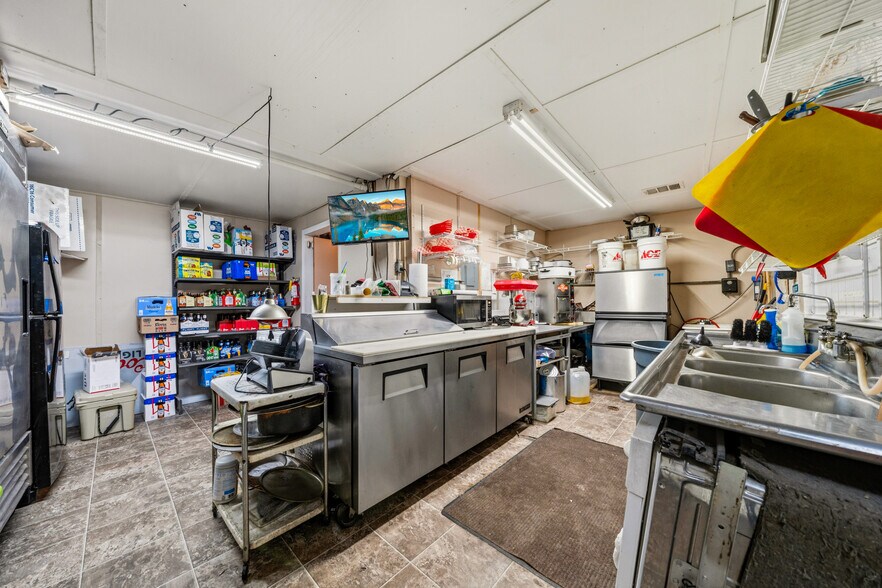 More Photos Of 106 E Elm St, Hillsboro Specialty For Sale