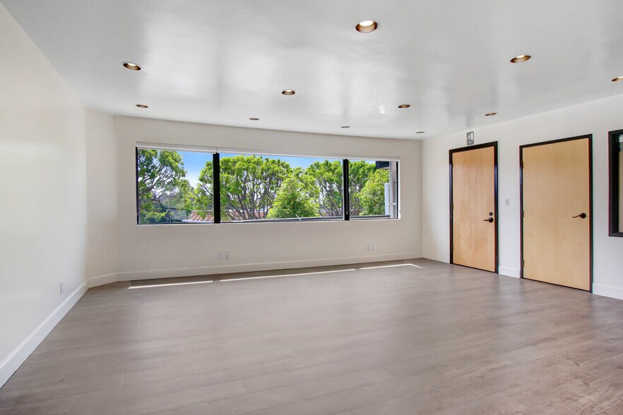 More Photos Of 144-150 S Barrington Ave, Los Angeles Storefront Retail Office For Sale