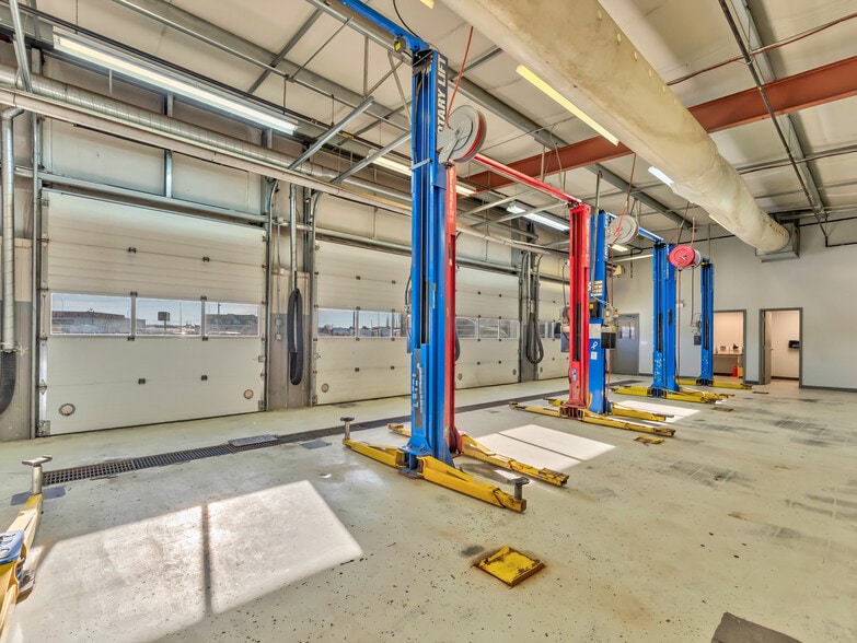 More Photos Of 1276 Trans Canada Way SE, Medicine Hat Showroom For Sale