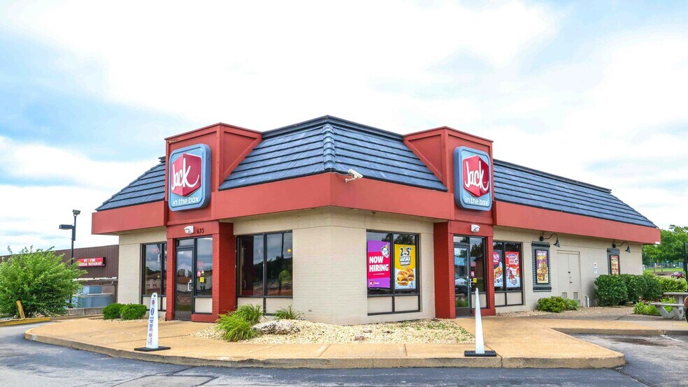 Primary Photo Of 633 E Springfield Rd, Sullivan Fast Food For Sale