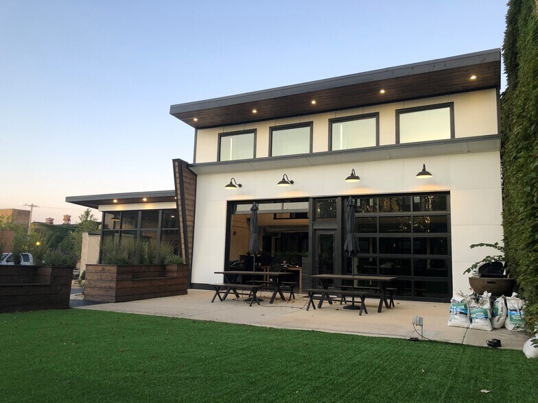 More Photos Of 206 N Main St, Wheaton Storefront Retail Office For Sale