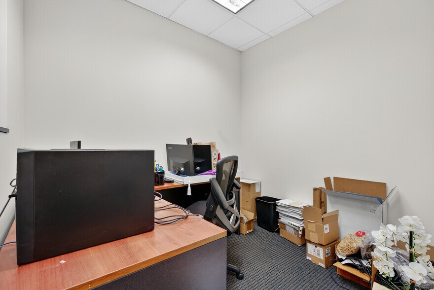 More Photos Of 46165 Westlake Dr, Sterling Medical For Sale