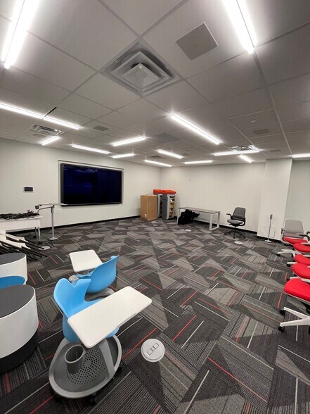 More Photos Of 2300 St George Rd, Williston Office For Lease