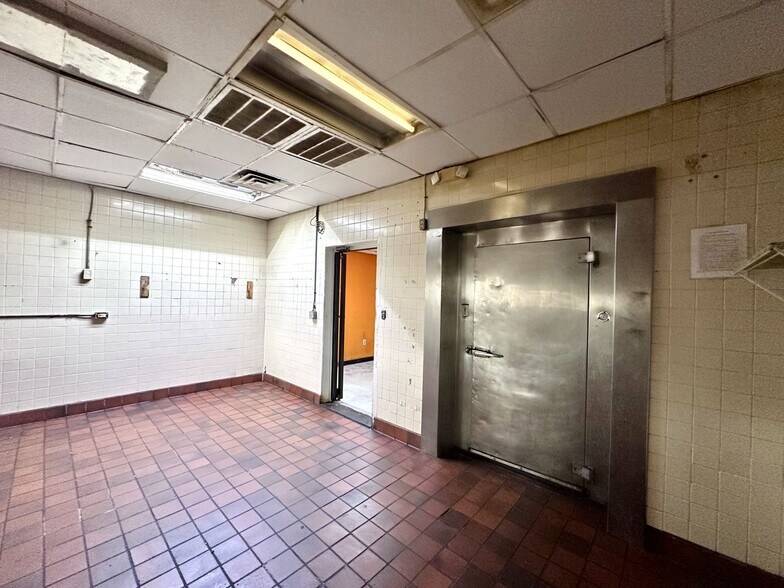 More Photos Of 3507 Pace Blvd, Pensacola Restaurant For Sale