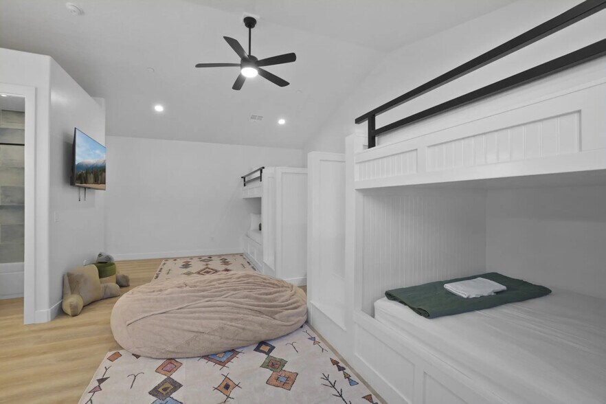 More Photos Of 4346 W Canterbury Rd, Hurricane Multifamily For Sale