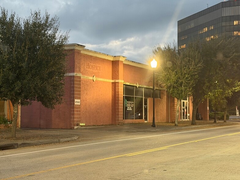 More Photos Of 2533 Calder, Beaumont General Retail For Lease