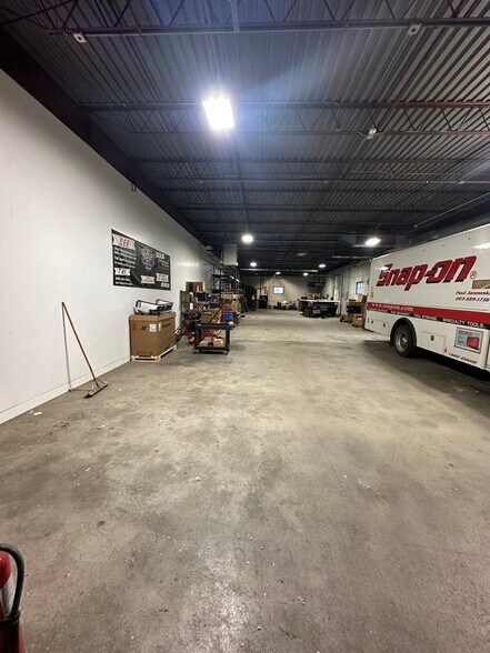 More Photos Of 4 Custom Dr, Old Saybrook Service For Lease