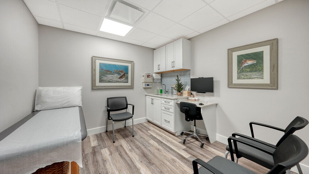 More Photos Of 1630 S Tuttle Ave, Sarasota Medical For Sale