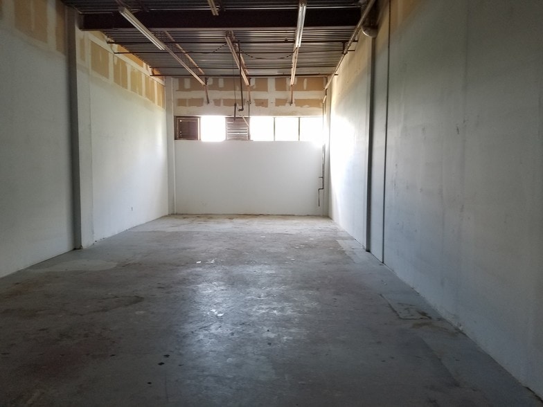 More Photos Of 18775 N Frederick Rd, Gaithersburg Warehouse For Lease