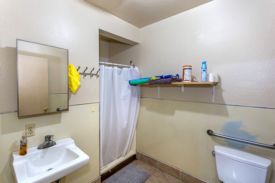 More Photos Of 12561-12563 Persing Dr, Whittier Showroom For Sale