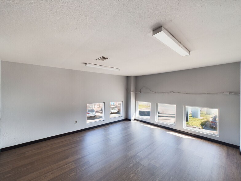 More Photos Of 4448 Fm 1960 Rd W, Houston Auto Repair For Lease