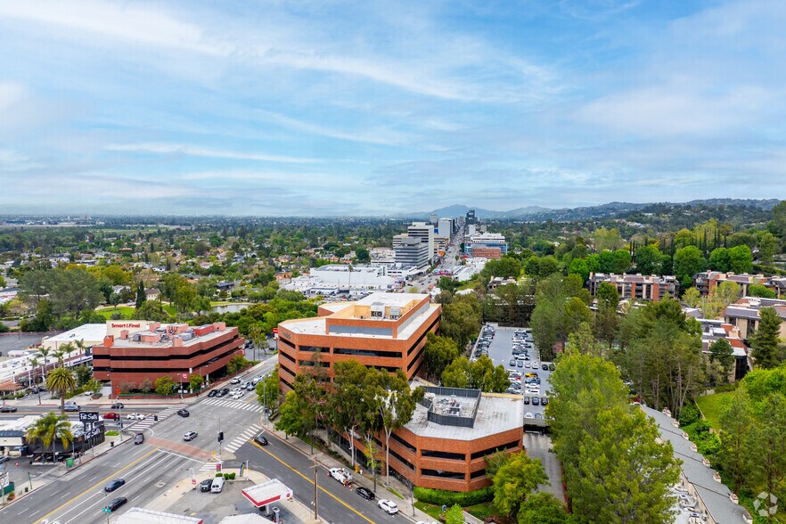 More Photos Of 16830 Ventura Blvd, Encino Office For Lease