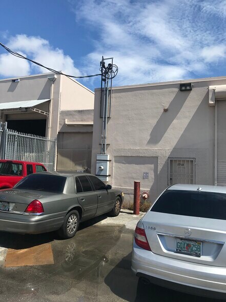 More Photos Of 2751-2755 NW 75th St, Miami Warehouse For Lease