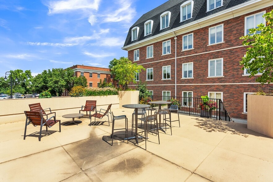 More Photos Of 908 N Elm St, Hinsdale Medical For Lease