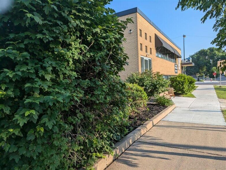 More Photos Of 3801 W 50th St, Minneapolis Office For Lease