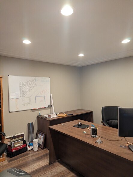 More Photos Of 2690 W Union Ave, Englewood Warehouse For Lease