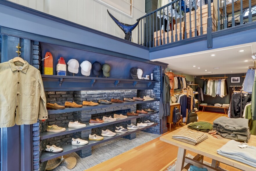 More Photos Of 9 Winter St, Edgartown Storefront For Lease
