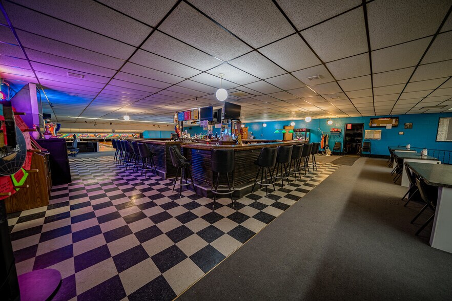 More Photos Of 675 Grant St, Winneconne Bowling Alley For Sale