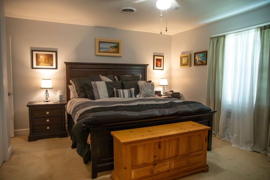 More Photos Of 719 S DuPont Blvd, Milford Flex For Sale