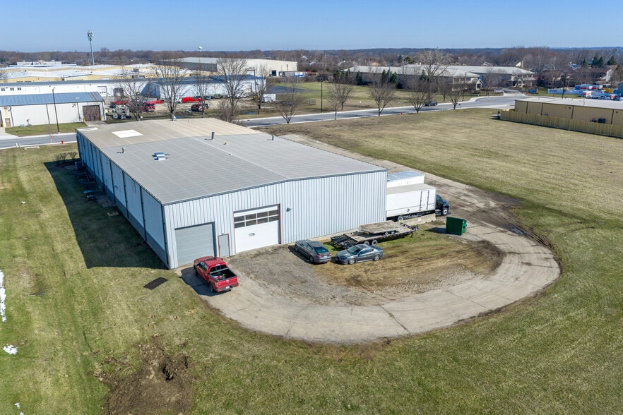 More Photos Of 1005 Geneva St, Shorewood Warehouse For Lease