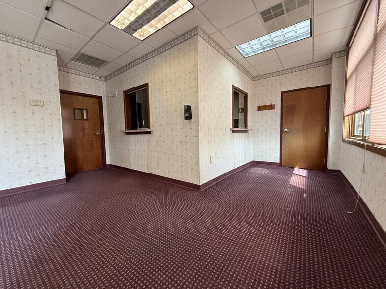 More Photos Of 23 Grand St, Kingston Office For Sale
